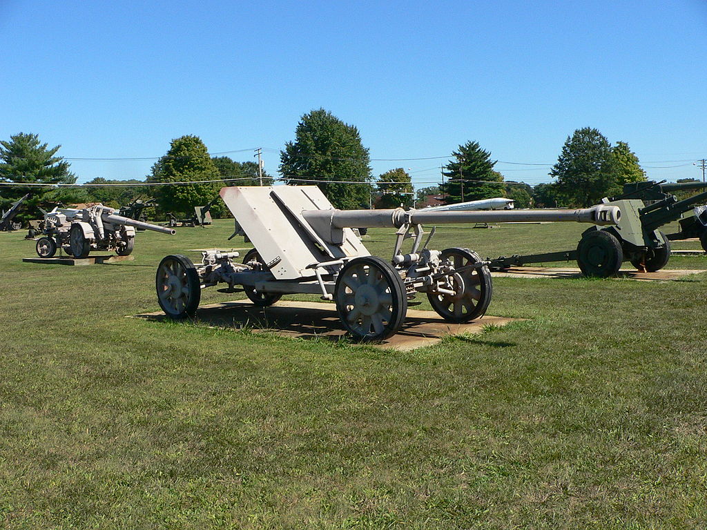 photo of 8.8cm Pak 43 from By Mark Pellegrini - Own work, CC BY-SA 2.5, https://commons.wikimedia.o